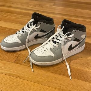 Air Jordan 1 Mids
